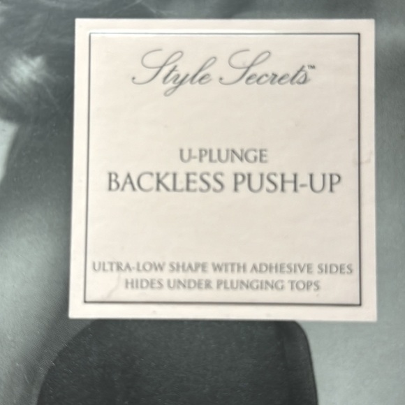 VS U Plunge Backless Push Up Adhesive Bra - Picture 3 of 5